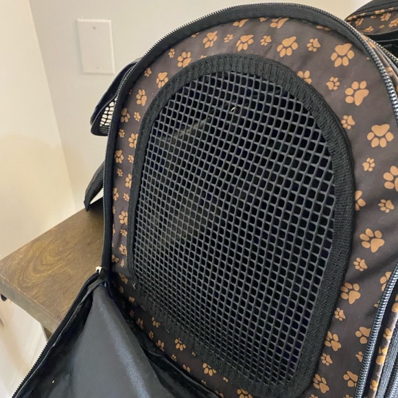 PREFER PETS duffel bag. Bought on Wayfair for $100. For dog or cat. Used once - Picture 7 of 11